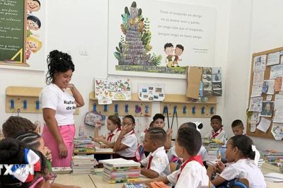 Gần 1,5 triệu học sinh Cuba bước vào năm học mới