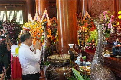 Lễ dâng hương tưởng niệm Chủ tịch Hồ Chí Minh tại Nghệ An