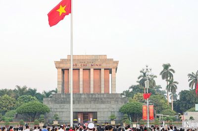 Hà Nội: Người dân rộn ràng xuống phố mừng Quốc khánh 2/9