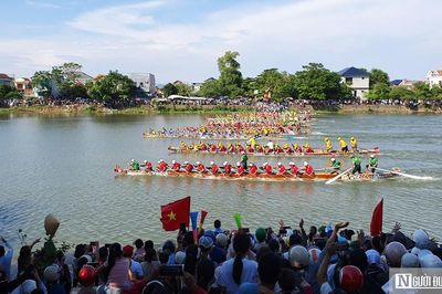 Sông Kiến Giang 'dậy sóng' ngày Quốc khánh, hàng nghìn người reo hò cổ vũ