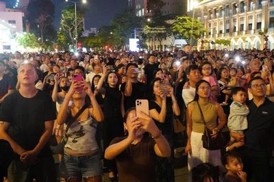 'Biển người' xem pháo hoa mừng Quốc khánh 2/9