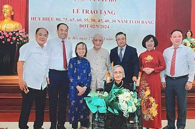 'Cách mạng về, tôi như chim xổ lồng'