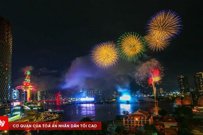 Pháo hoa rực sáng bầu trời TP.HCM mừng Quốc khánh