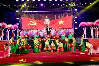 Lai Châu: Vòng xòe đoàn kết rực sáng đêm hội Tết Độc lập năm 2026