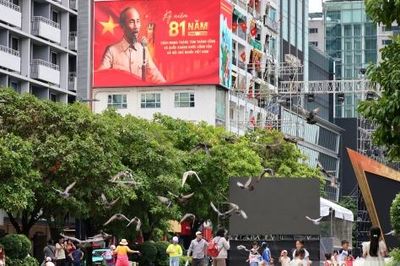 TP. Hồ Chí Minh: Du khách tiếp tục đổ về trong ngày cuối kỳ nghỉ lễ 2/9