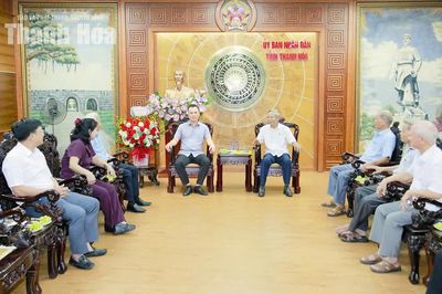 Chủ tịch UBND tỉnh Tô Anh Dũng tiếp và làm việc với Ban Chủ nhiệm Câu lạc bộ Hàm Rồng