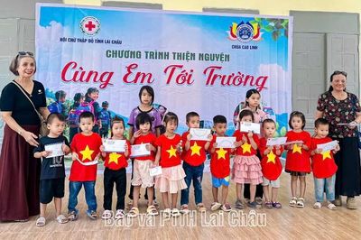 Khánh thành, bàn giao sân trường và trao học bổng cho học sinh vùng cao