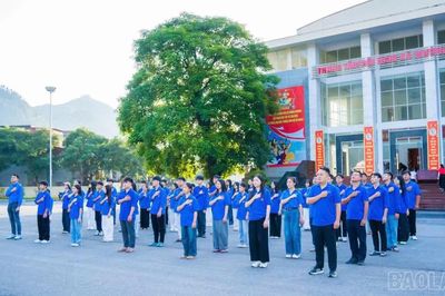 Hơn 5.000 đoàn viên, thanh niên Lào Cai chào cờ “Tôi yêu tổ quốc tôi”