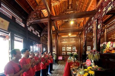 Bồi hồi nén hương tri ân Bác Hồ trong ngày Tết Độc lập