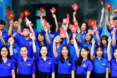 Tự hào, vững tin dưới lá cờ Tổ quốc