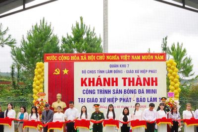 Bộ CHQS tỉnh Lâm Đồng bàn giao công trình thể dục thể thao tại Giáo xứ Hiệp Phát