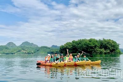 Mở rộng sinh kế từ du lịch vùng hồ Tân Mai