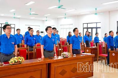 Tuổi trẻ Phú Thọ đồng loạt tổ chức lễ chào cờ “Tôi yêu Tổ quốc tôi”