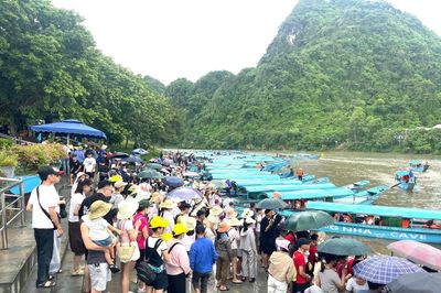 Phong Nha-Kẻ Bàng đón lượng lớn du khách đến khám phá, trải nghiệm