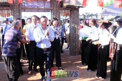 Đồng chí Phó Chủ tịch Thường trực UBND tỉnh dự các hoạt động chào mừng Quốc khánh 2/9 tại xã Lóng Sập