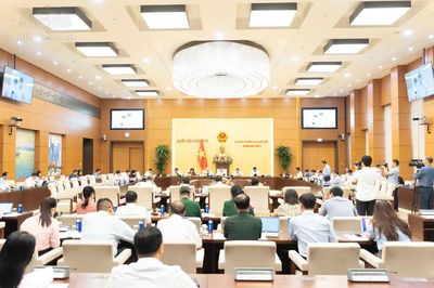 Ủy ban Thường vụ Quốc hội cho ý kiến 27 dự án luật, nghị quyết tại Phiên họp thứ 6