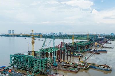 Lăng kính xây dựng 2/9: Hình hài cầu Trần Hưng Đạo dần lộ diện dịp Quốc Khánh