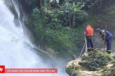 Nỗ lực xuyên đêm tìm du khách mất tích tại thác Khâu Làn - Tuyên Quang