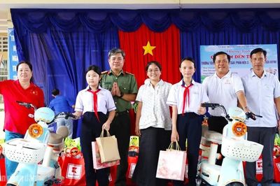 Thắm tình quân dân trong ngày Quốc khánh tại Cà Mau
