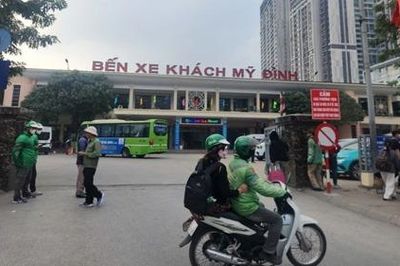 Lưu lượng hành khách tăng cao tại bến xe Mỹ Đình
