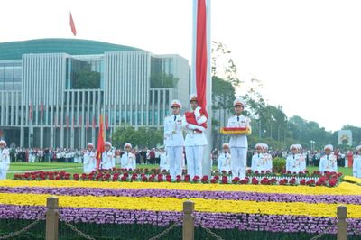 Thiêng liêng Lễ thượng cờ trong ngày Tết Độc lập