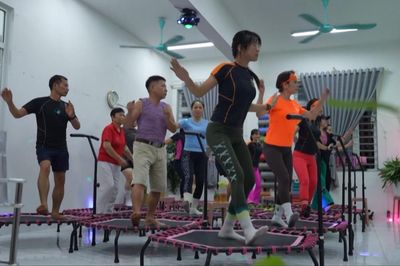 Bật tung năng lượng cùng Trampoline