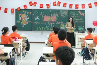 Dạy ở trường tư thục có được tính thời gian giữ hạng giáo viên?