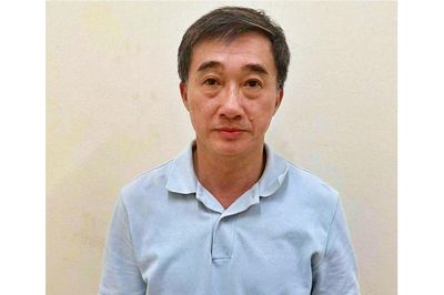 Thứ trưởng Y tế Trần Văn Thuấn bị khởi tố, tạm giam do nhận hối lộ số tiền lớn