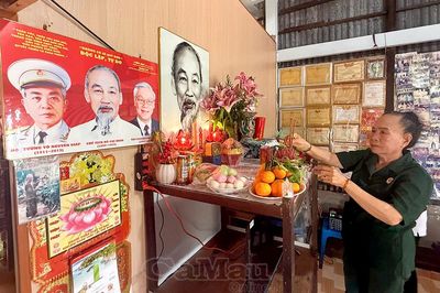Mâm cơm dâng Bác