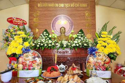Dâng hương tưởng niệm 57 năm ngày mất của Bác