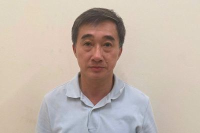 Bắt giam Thứ trưởng Bộ Y tế Trần Văn Thuấn