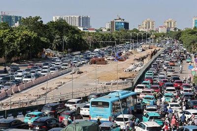 Người dân trở lại Hà Nội, nhiều cửa ngõ ùn ứ
