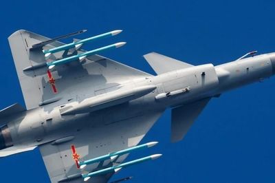 PL-15: Vì sao tên lửa Trung Quốc khiến J-10C trở nên đáng chú ý?