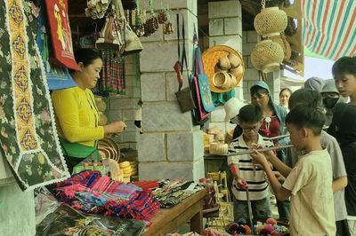 Phiên chợ vùng cao giữa lòng Hà Nội rộn ràng trong ngày Quốc khánh 2/9
