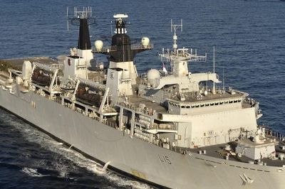 Anh bán tàu đổ bộ cỡ lớn HMS Bulwark với giá 'rẻ như cho'