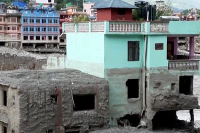 Ngôi nhà đứng vững giữa dòng lũ Nepal thành điểm check-in nổi tiếng
