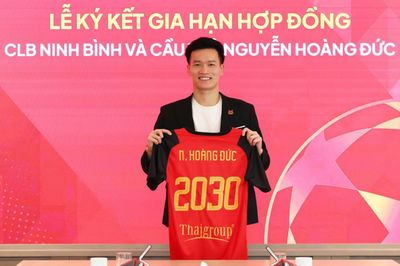 Hoàng Đức ở lại CLB Ninh Bình tới tuổi 32