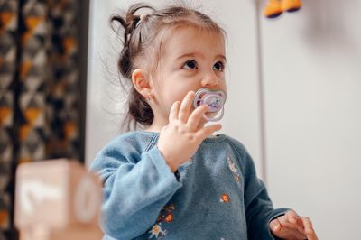 Mặt trái nguy hiểm của ti giả ít cha mẹ chú ý