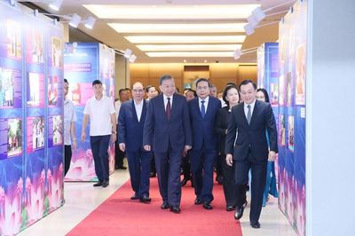 Tổng Bí thư, Chủ tịch nước Tô Lâm tham quan Triển lãm 'Những tấm gương bình dị mà cao quý'