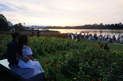 Hoàng hôn êm đềm, huyền ảo trên sông Hương ở Cố cô Huế