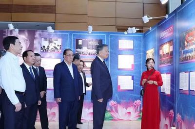 Tổng Bí thư, Chủ tịch nước Tô Lâm tham quan triển lãm 'Những tấm gương bình dị mà cao quý'