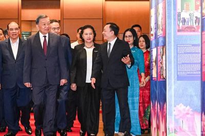 [Ảnh] Tổng Bí thư, Chủ tịch nước Tô Lâm dự Hội nghị toàn quốc nghiên cứu, học tập, quán triệt và triển khai một số Nghị quyết, Chỉ thị của Bộ Chính trị