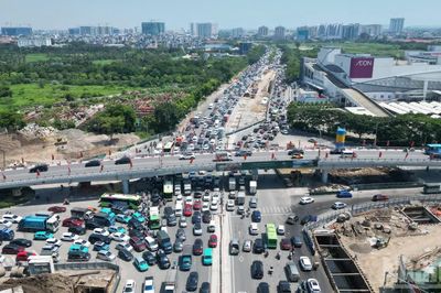 [Ảnh] Hà Nội: Giao thông tăng nhiệt trong ngày đầu trở lại làm việc sau kỳ nghỉ lễ 2/9