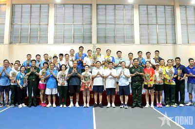 Đại tướng Nguyễn Tân Cương dự bế mạc Giải thể thao Bộ Tổng Tham mưu