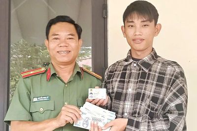 Trao trả tài sản cho người đánh rơi