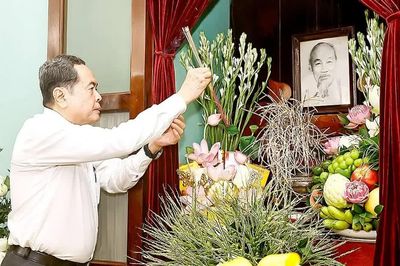 Lãnh đạo Đảng, Nhà nước dâng hương tưởng nhớ Chủ tịch Hồ Chí Minh