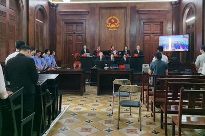 Tòa tuyên án 6-8 năm tù với người mẫu An Tây, ca sĩ Chi Dân và Nguyễn Đỗ Trúc Phương