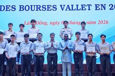 129 học sinh, sinh viên khu vực Tây Nguyên - Nam Trung bộ nhận học bổng Vallet