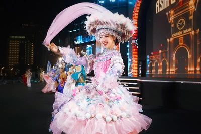 [GALLERY] Bảo Ngọc ghi điểm khi trình diễn trang phục văn hóa tại Miss World