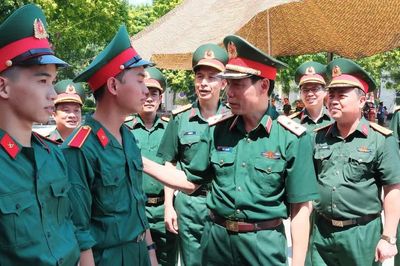 Những sĩ quan hậu cần tương lai được phát quân tư trang gì ngày nhập học?